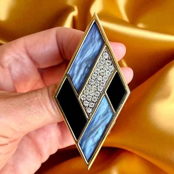 YVES SAINT LAURENT Elegant Geometric Brooch with Crystals - Picture 5 of 13